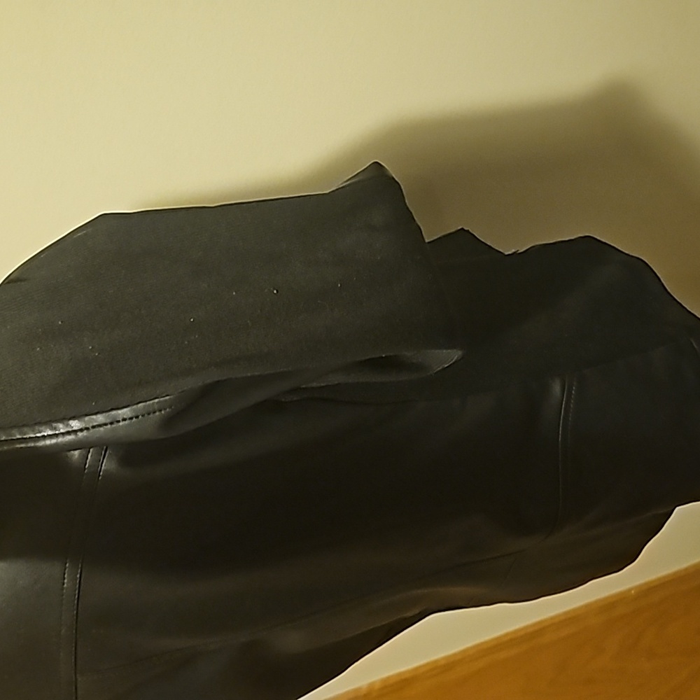 Black leather jacket - Picture 11 of 13